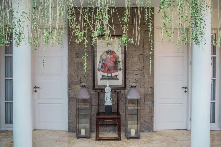Кута: Mosan House - unique art-filled gem in perfect location a short walk from the beach or Seminyak Square