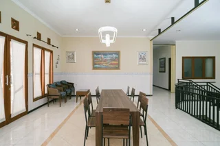 Маланг: Urbanview Hotel Griya Surya Malang by RedDoorz