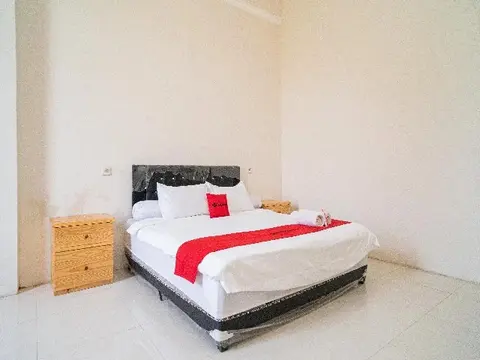 Маланг: RedDoorz near Universitas Merdeka Malang 2