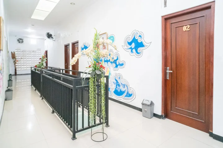Суракарта: RedDoorz near Matahari Singosaren Solo