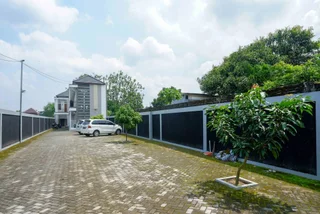 Депок: RedDoorz Syariah near RS Hermina Yogyakarta