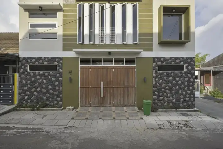 RedDoorz Syariah @ Tatasurya Guesthouse Malang — фото 1