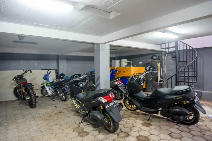 Семаранг: RedDoorz Plus near Patung Kuda Undip