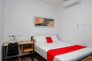 Семаранг: RedDoorz Plus near Patung Kuda Undip