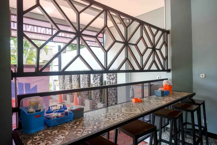 Семаранг: RedDoorz Plus near Patung Kuda Undip