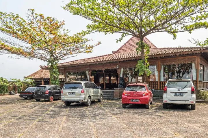 RedDoorz Premium At Joglo Garut Cottage Syariah — фото 5