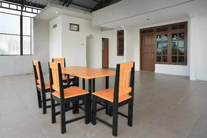 Депок: Oyo 745 Griya Jasmine Syariah