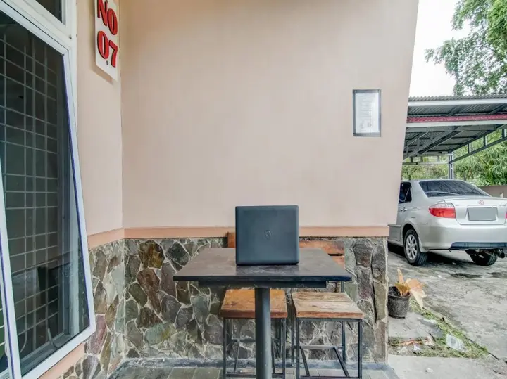 Пеканбару: SPOT ON 91875 Nayla Homestay Syariah Near Koro Koro Panam, Karaoke, Pool, & Cafe