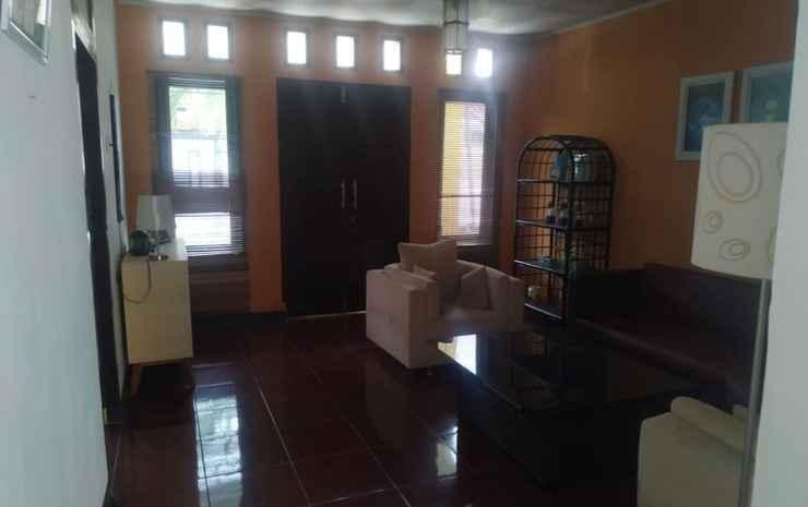 Палу: OYO 90699 Yellow White Guesthouse Palu