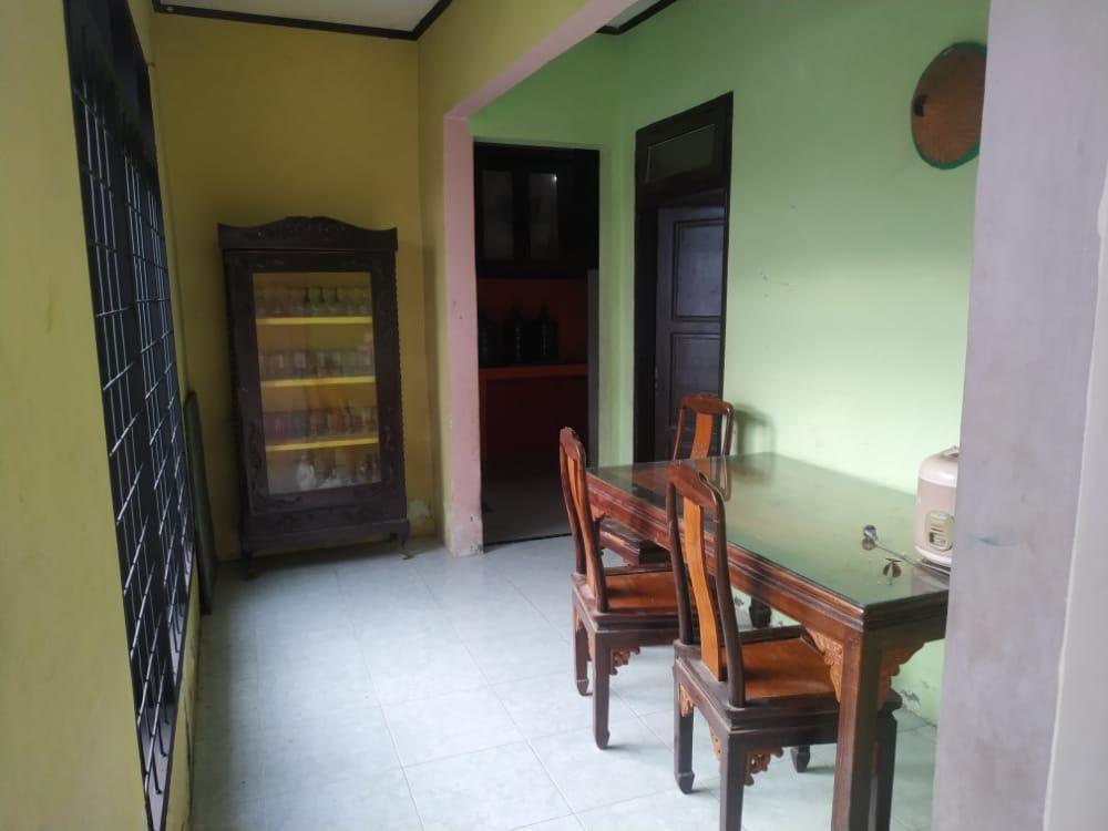 Палу: OYO 90699 Yellow White Guesthouse Palu