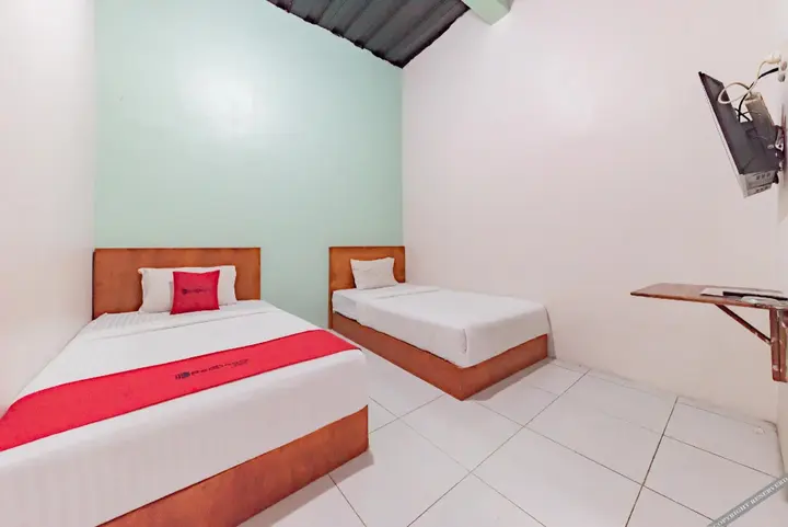 Караванг: RedDoorz near UNSIKA University Karawang