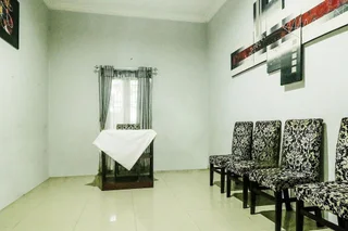 Палангкарая: OYO 90490 Hotel Nyi Rindang Near Puskesmas Jekan Raya