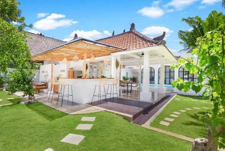 Кута: Villa Cologne - 6 BDR Villa, 2 Private Pools & Huge Garden, Walk to the Beach