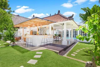 Кута: Villa Cologne - 6 BDR Villa, 2 Private Pools & Huge Garden, Walk to the Beach