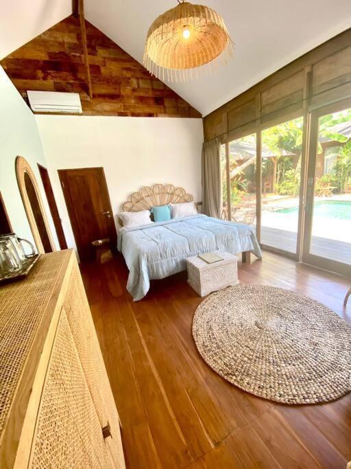 Luxury 5 Bedrooms Villa with Private Pool - Canggu — фото 2