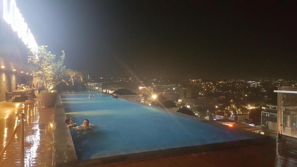 Семаранг: Warhol Apartement Lt 15 Jl. Ahmad Yani Simpang 5 Semarang