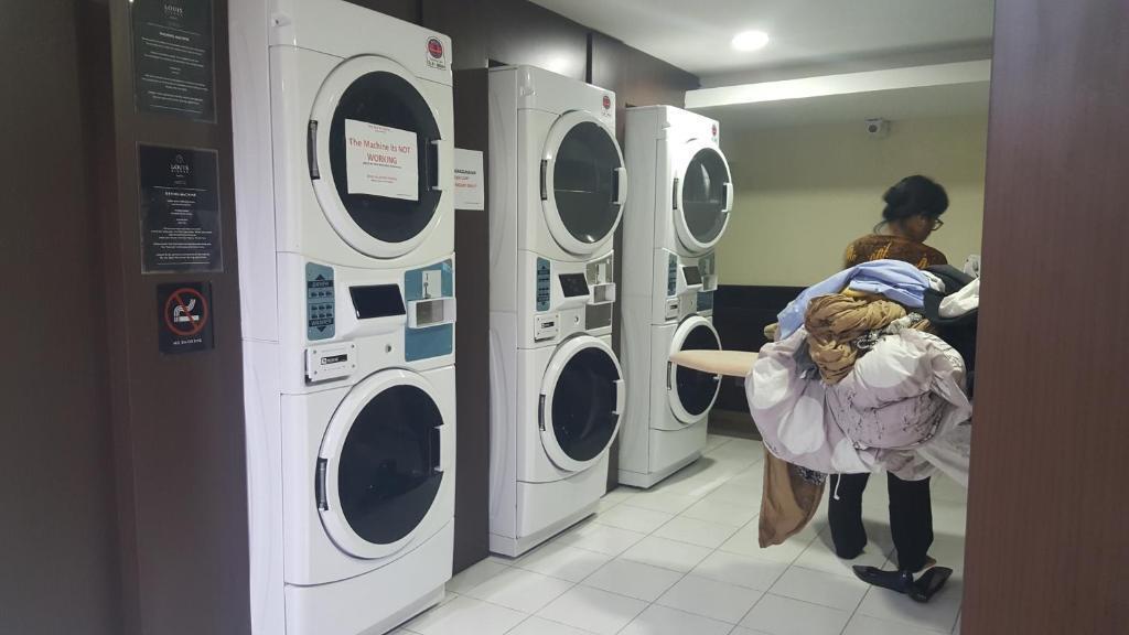 Семаранг: Warhol Apartement Lt 15 Jl. Ahmad Yani Simpang 5 Semarang