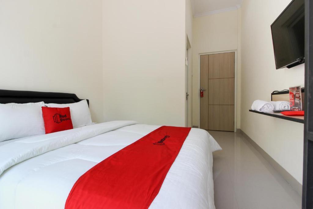 RedDoorz near Jogja City Mall 3 — фото 4