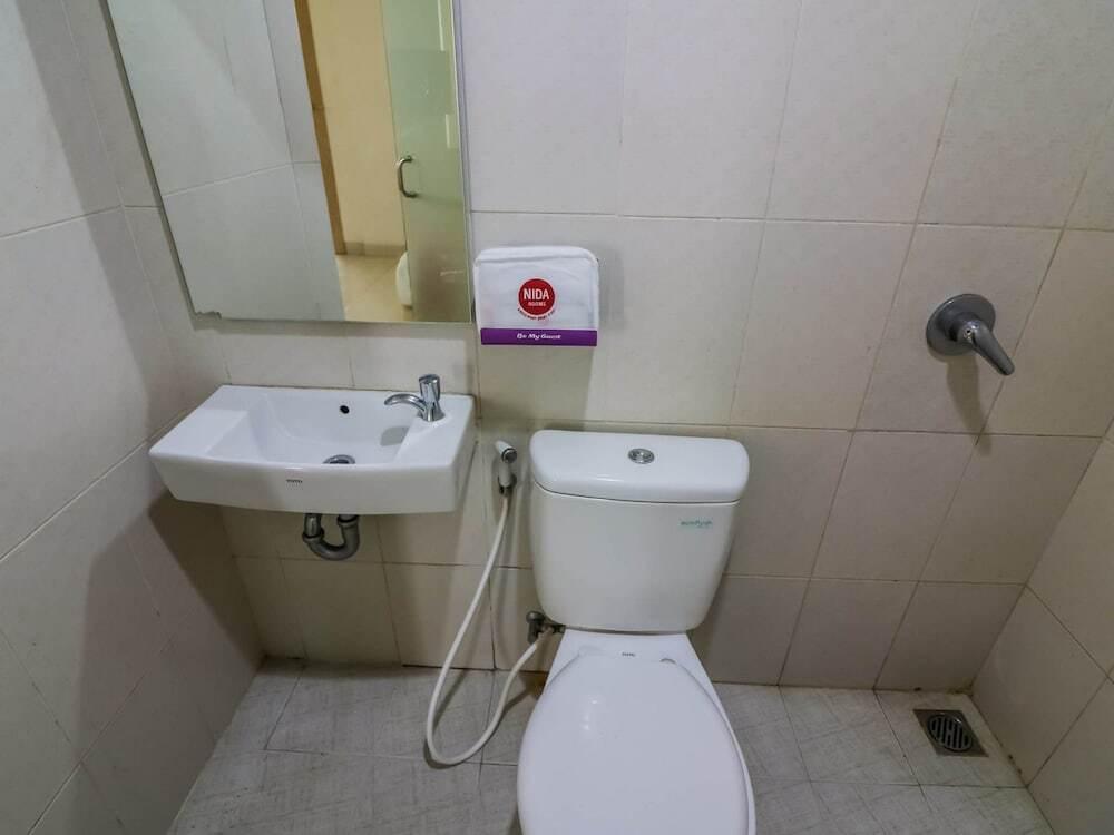 Пеканбару: Nida Rooms Tampan Universitas Riau Hr Subrantas At Mona Plaza Hotel