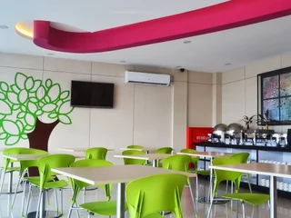 Пеканбару: Nida Rooms Tampan Universitas Riau Hr Subrantas At Mona Plaza Hotel