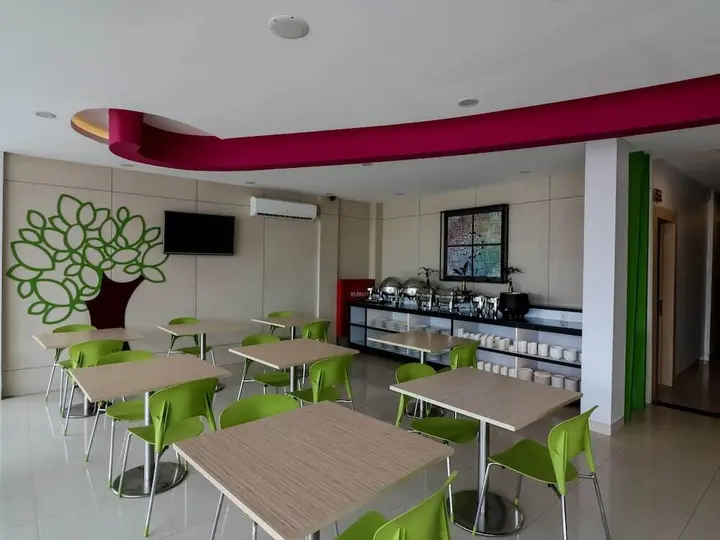 Пеканбару: Nida Rooms Tampan Universitas Riau Hr Subrantas At Mona Plaza Hotel