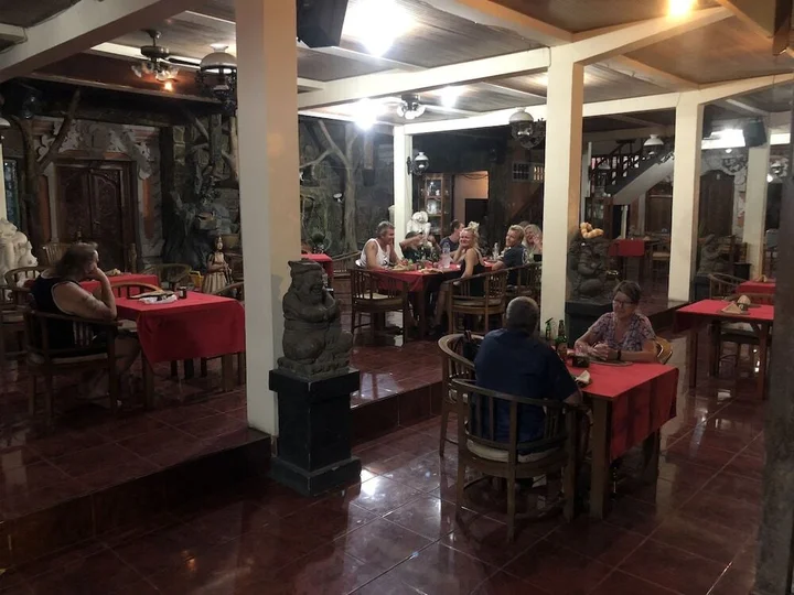 Санур Кайя: Agung and Sue Watering Hole I