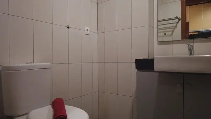 Бандунг: Spacious Studio Room Dago Suites Apartment near ITB