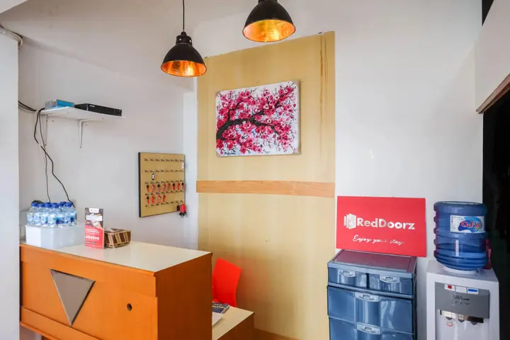 Семаранг: Reddoorz Hostel Near Lawang Sewu Semarang