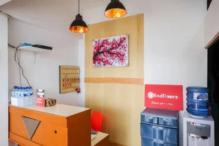 Семаранг: Reddoorz Hostel Near Lawang Sewu Semarang