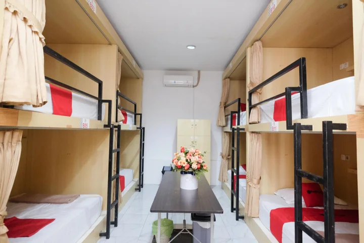 Семаранг: Reddoorz Hostel Near Lawang Sewu Semarang