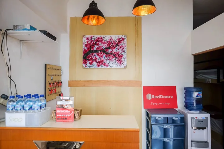 Семаранг: Reddoorz Hostel Near Lawang Sewu Semarang