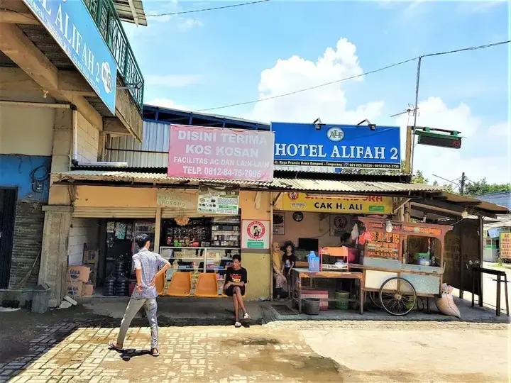 Тангеранг: Hotel Alifah 2 by Zuzu