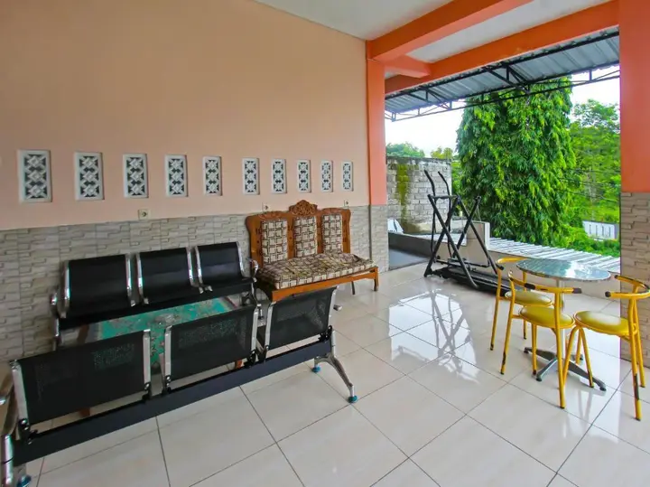 Прайя: OYO 92095 Wisma Dhana Syariah