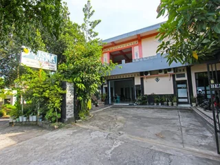 Прайя: OYO 92095 Wisma Dhana Syariah