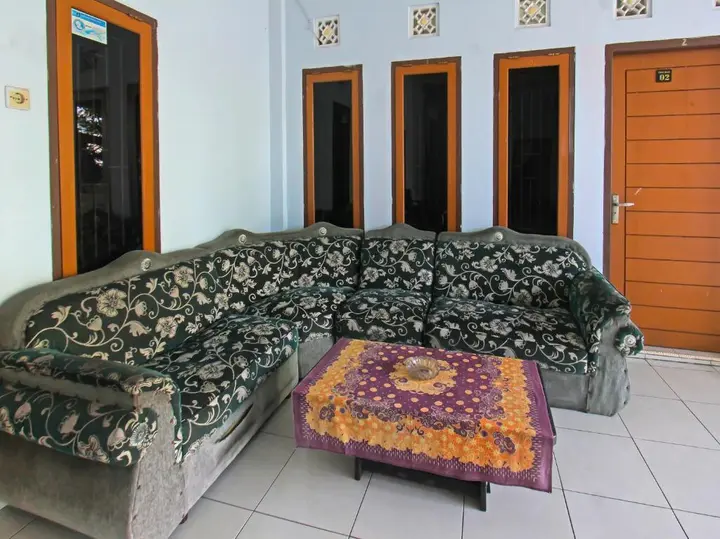 Прайя: OYO 92095 Wisma Dhana Syariah