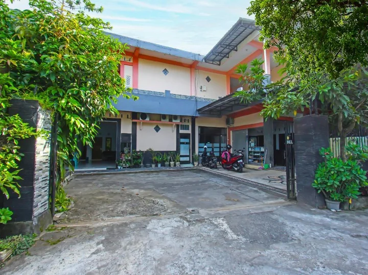 Прайя: OYO 92095 Wisma Dhana Syariah