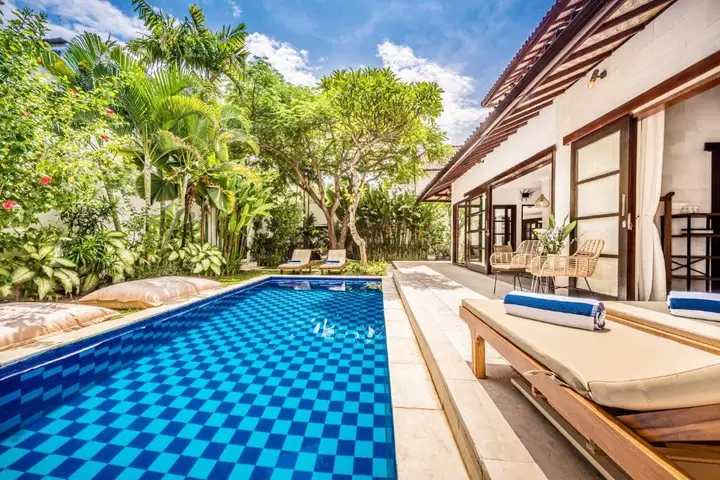 Villa Aurora - Private 6 BDR Villa in Seminyak, prime Location, Pool & Garden — фото 1