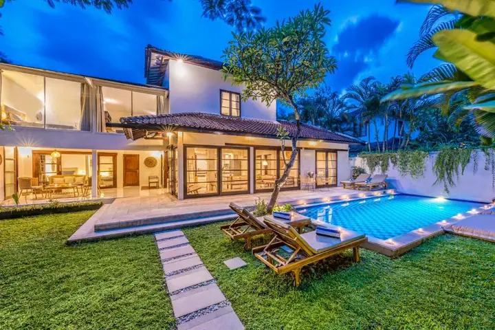 Villa Aurora - Private 6 BDR Villa in Seminyak, prime Location, Pool & Garden — фото 5
