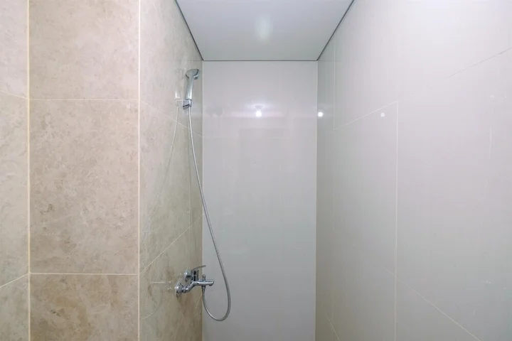 Депок: Stylish And Comfy 2Br At Transpark Cibubur Apartment
