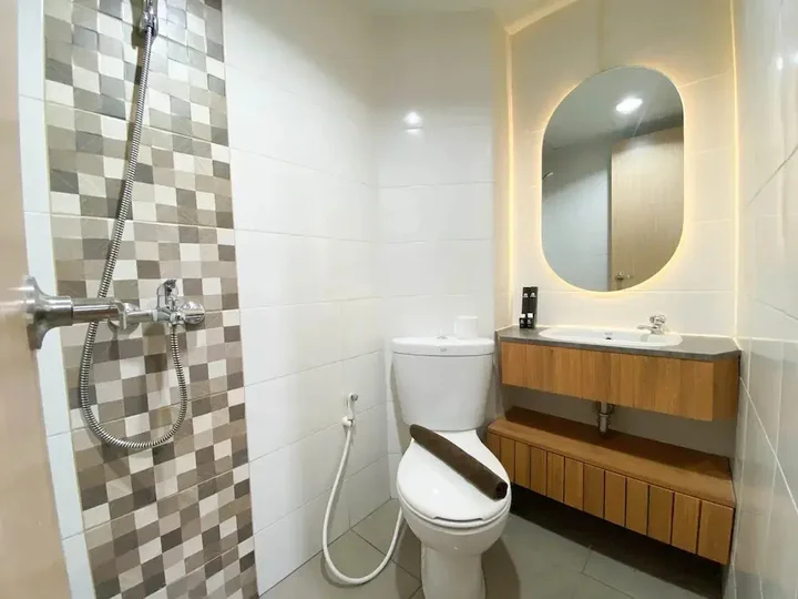 Семаранг: Cozy And Tidy 1Br The Alton Apartment