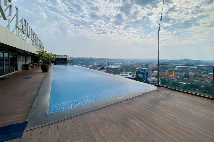 Семаранг: Cozy Studio Apartment At 21St Floor Warhol (W/R) Residences