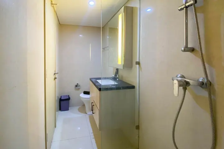 Семаранг: Cozy Studio Apartment At 21St Floor Warhol (W/R) Residences