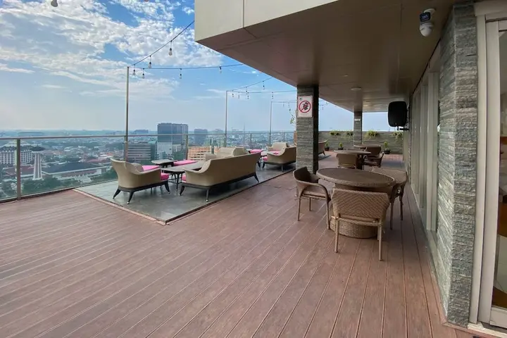 Семаранг: Cozy Studio Apartment At 21St Floor Warhol (W/R) Residences
