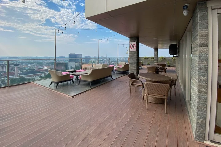 Семаранг: Cozy Studio Apartment At 21St Floor Warhol (W/R) Residences