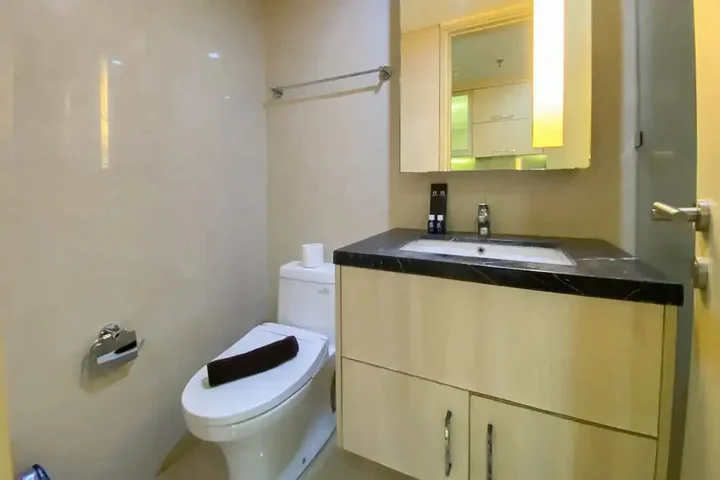 Семаранг: Cozy Studio Apartment At 21St Floor Warhol (W/R) Residences