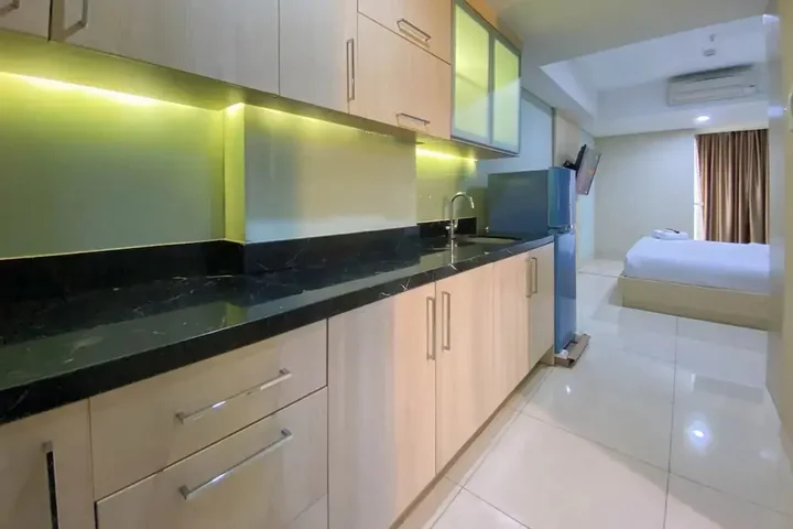 Семаранг: Cozy Studio Apartment At 21St Floor Warhol (W/R) Residences