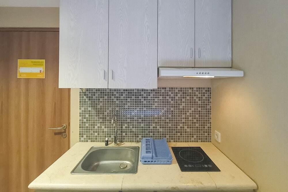 Депок: Elegant And Cozy Studio Student Park Apartment
