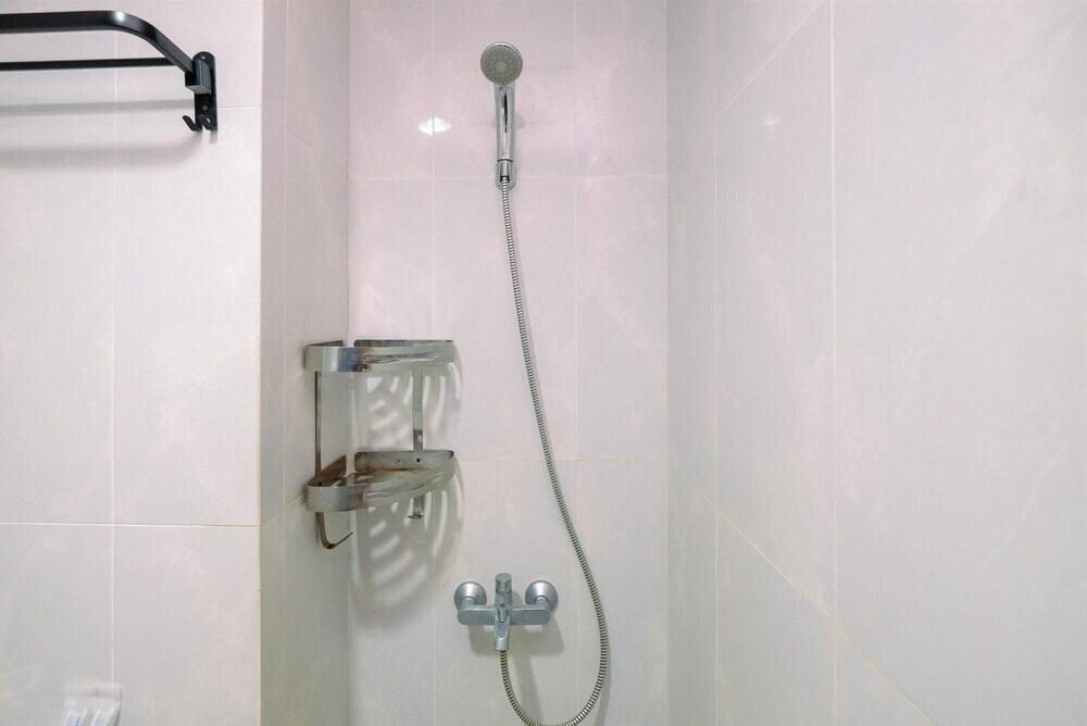 Депок: Simple And Cozy Stay 1Br At Evenciio Margonda Apartment