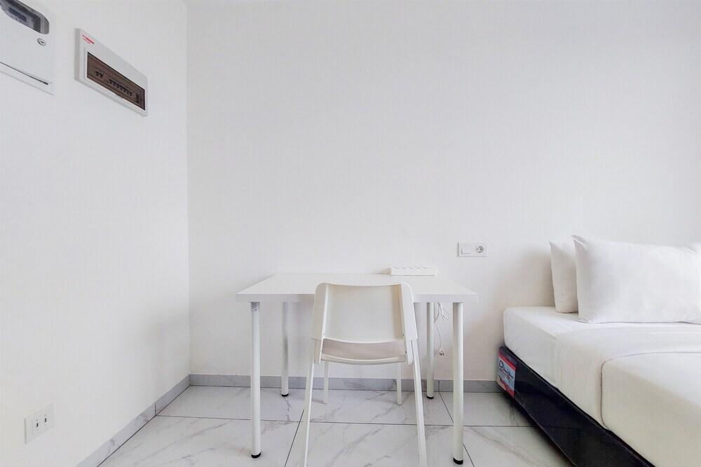 Тангеранг: New Furnished Studio Room Sky House Alam Sutera Apartment