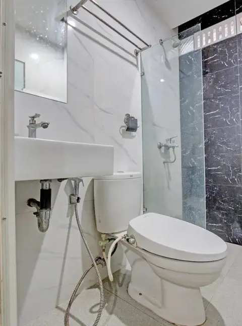 Депок: Super OYO Collection O 90253 DHelomi